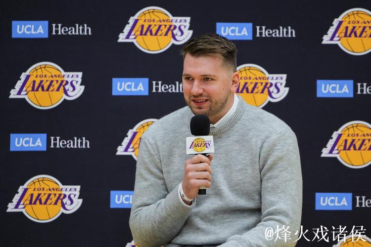 The Lead:东契奇本赛季砍40+的场次多于其低于30分的场次 The Lead:东契奇本赛季砍40+的场次多于其低于30分的场次